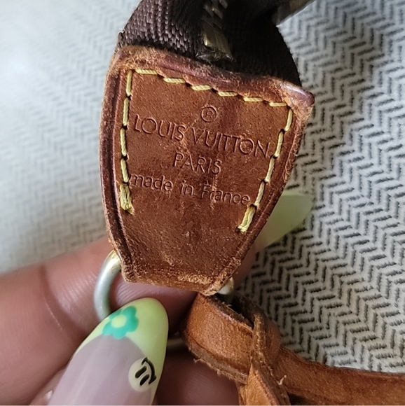 Louis Vutton Monogram Pochette Bag - Picture 2 of 8